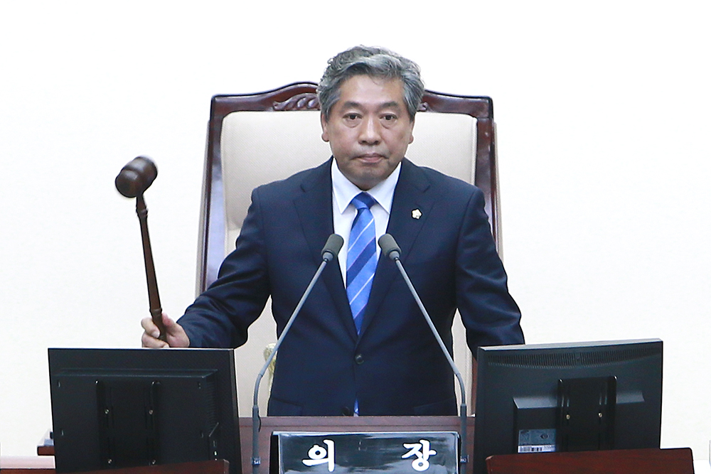 제10대 경기도의회 전반기 의장에 송한준 의원 선출